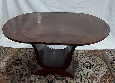 Dining table
. Wood covered in mahogany, oval-shaped top, supported on a u-shaped foot, fixed 
