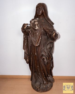 Santa Rita's image. Large wooden sculpture representing Santa Rita, painted in monochrome with 