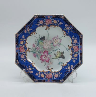 Octagonal Decorative Plate in Oriental Earthenware
. Unmarked on the base, octagonal edge edged 