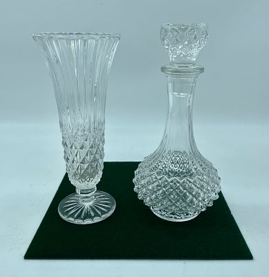 Crystal Set - Bottle and Solitaire. Bottle with lid and solitaire in cut crystal. 
Perfect condition.