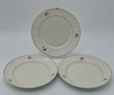 Three Dishes in Portuguese Faience
. Sacav&eacute;m, marked on the base, polychrome floral decoration 
