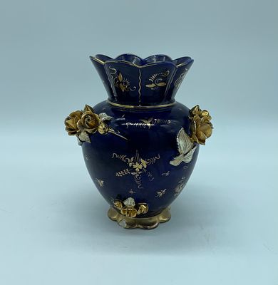 Portuguese porcelain vase. Bowl-shaped body in cobalt blue colour with hand-painted gilt 