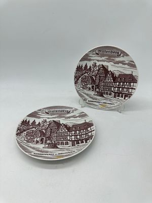 Two Decorative Plates in European Porcelain
. Molded and relief, unmarked on the base, with 