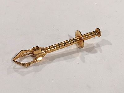 Ice or Sugar Tongs
. Cylindrical body in gold-plated metal, with embossed chiseled decoration 
