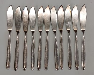 WMF 90-27 Eleven Fish Knives
. Silver-plated metal bodies, marked, brushed silver-plated metal 