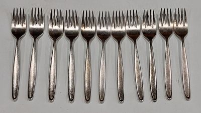 WMF 90-27 Eleven Fish Forks
. Silver-plated metal bodies, marked, brushed silver-plated metal 