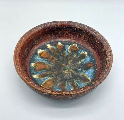 Fruit bowl in European earthenware
. Cylindrical body with polychrome decoration on a glazed 