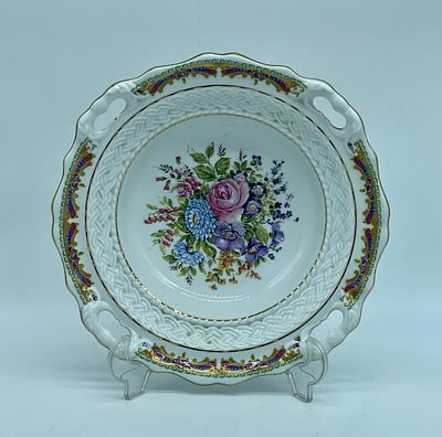 Deep plate in Limoges porcelain. Deep plate in French Limoges porcelain. White porcelain with 