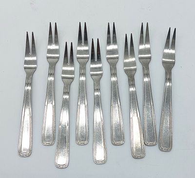 Nine Silver Metal Forks
. Silver-plated metal bodies with slight signs of use, as seen in the 