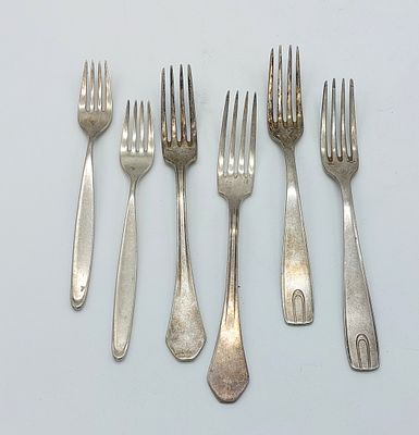 Six Graphs in Silver Metal
. Silver-plated metal bodies, assorted models, with slight signs of 