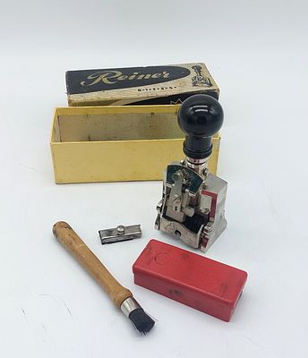 Vintage Reiner Stamp in Original Box
. Square-shaped body, with brush and paint box showing 