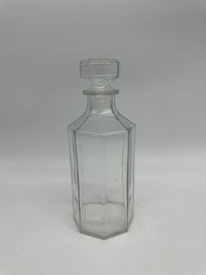 Glass Vase. Glass vase with lid. The piece has an octagonal shape and a height of 26 cm.