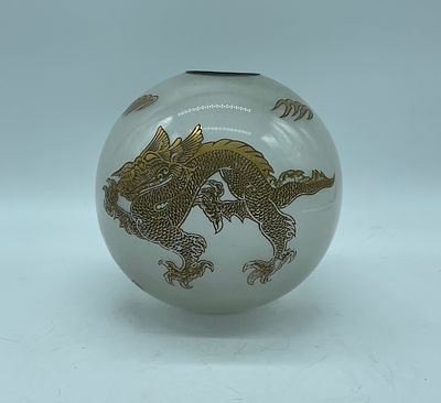Globe/lampshade in painted glass with gilded details in a pattern reminiscent of Asian art. It 