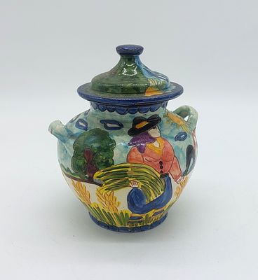 Pote com Tampa em Olaria Portuguesa. Marcado na base Olaria Folsa Redondo , corpo em formato 