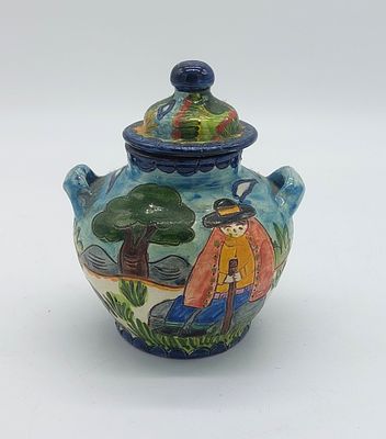 Pote com Tampa em Olaria Portuguesa. Marcado na base Olaria Folsa Redondo , corpo em formato 