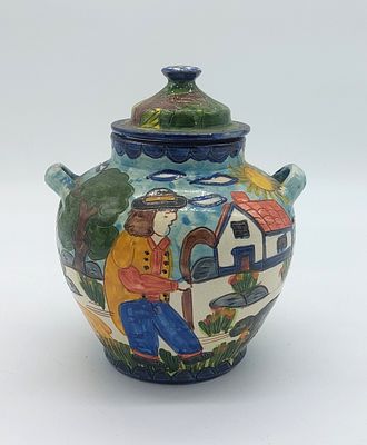 Pote com Tampa em Olaria Portuguesa. Marcado na base Olaria Folsa Redondo , corpo em formato 