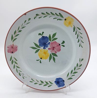 Prato Decorativo Olaria Portuguesa. Marcado na base, Sim&atilde;o Portugal, corpo em formato redondo 