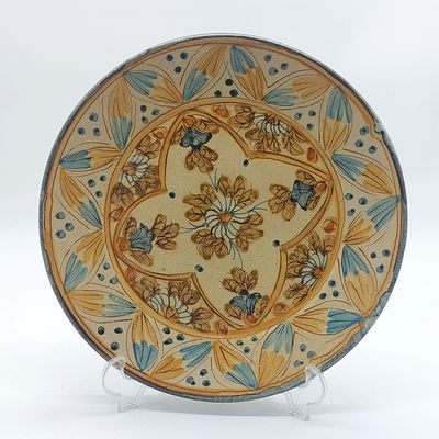 Prato Decorativo Olaria Portuguesa. Marcado na base, Almancil Algarve, corpo de formato redondo 