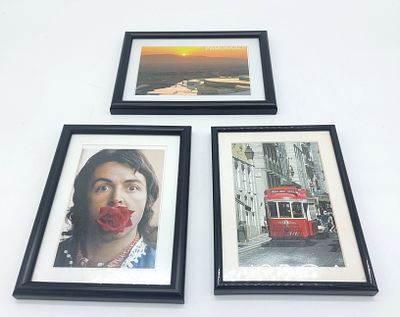 Tr&ecirc;s Molduras Retangulares Decorativas. Corpos em formato retangular com molduras em preto com 