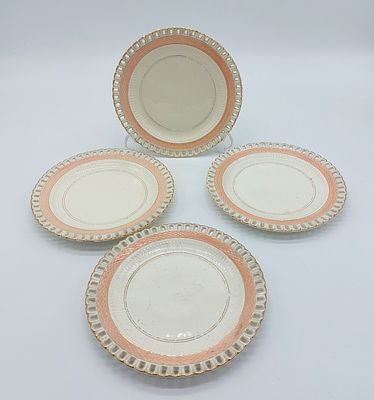 Quatro Pratos em Faian&ccedil;a Alem&atilde;. Marcados na base, Waechersbach, bordo recortado e debruado a 