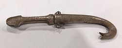 Curved Decorative Dagger. Decorative dagger, curved body in silver-plated metal with handle Image - 1