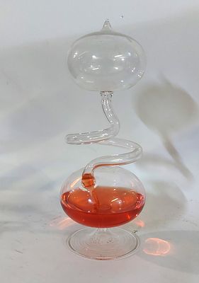 Franklin boiler &laquo;&laquo;Tesometer&raquo;&raquo;
. Blown glass body with a lower chamber, a spiral tube, and an 