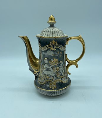 Portuguese porcelain teapot. Teapot with lid in Portuguese porcelain. White porcelain moulded 