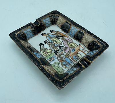 Oriental porcelain ashtray. Moulded and relief porcelain ashtray with polychrome hand-painting 