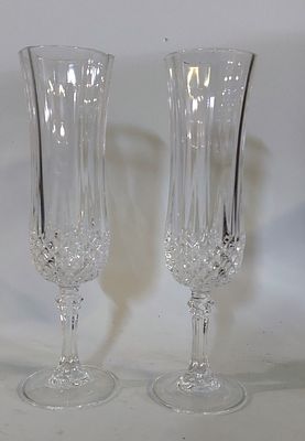 Two Flutes in D'Arques Crystal
. Cylindrical glass bodies supported on a round base, with 