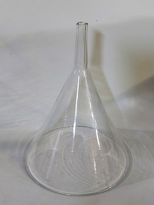 Blown Glass Funnel
. Conical body made of durable and resistant borosilicate glass, with slight 