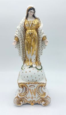 Sculpture in Porcelain. Representing Saint Mary, gold decoration on a white background supported 