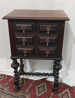Shaky and Twisted Model Bedside Table
. Rectangular shaped solid wood body with one drawer and 