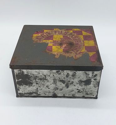 Old Tin
. Square shaped body, with advertising on the lid with wear, with signs of use. 