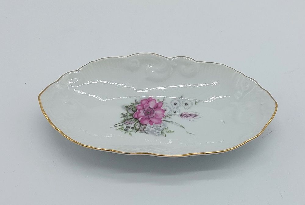 Covilhete in Portuguese Porcelain
. Molded and relief from Fabrica da Vista Alegre, marked on 