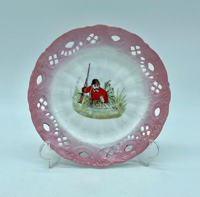 Decorative plate in european porcelain. Cut and hollowed rim with reliefs. Illustration on a 