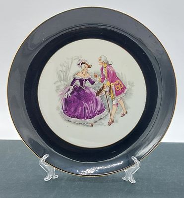 Decorative Plate in Portuguese Porcelain
. Molded and relief, marked on the base, Viana, edge 