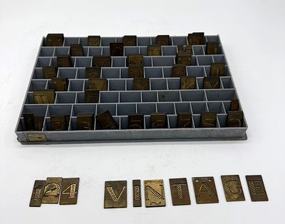 Box with Alphabet for Gravograph
. Plastic box with dividers for alphabet and metal numerals for 