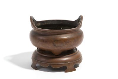 Ciotola in bronzo. 13x13 cm ca. Ciotola in bronzo patinato con base. Cina.