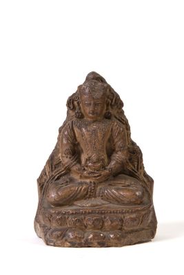 Scultura in pietra. Alt. 12 cm ca. Scultura in pietra raffigurante "GUANYIN". Cina. Dinastia 