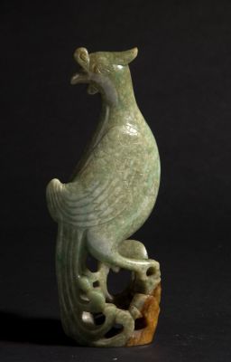 Scultura giada. Alt. 18 cm ca. Scultura in giada raffigurante "UCCELLO". Cina.