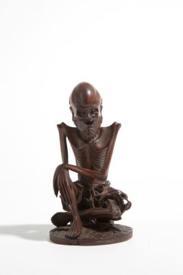 Buddha magro accovacciato. Alt. 15 cm ca. Scultura in legno raffigurante "BUDDHA MAGRO 