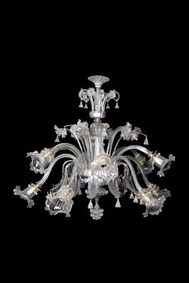 Lampadario in vetro con fiori e foglie. 115x120 cm ca. Lampadario quindi luci a varie altezze in 