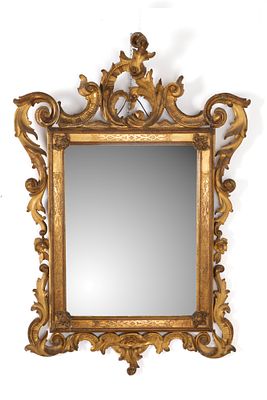 Specchiera dorata. 150x100 cm ca. Specchiera in legno intagliato e dorato. XIX secolo. Lievi difetti.