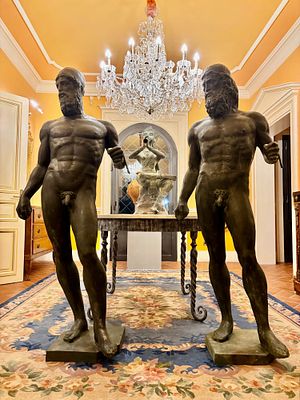 Coppia di sculture "BRONZI DI RIACE". Alt. 180 cm ca. Coppia di sculture raffiguranti "BRONZI DI 