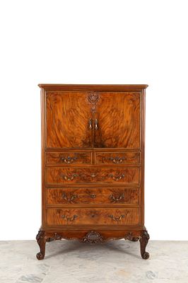 Secretaire. 151x94,5x59 cm ca. Secretaire impiallacciato in piuma di mogano a cinque cassetti e 