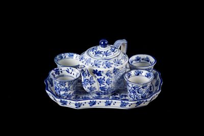 Servizio da t&egrave;. Servizio da t&egrave; in porcellana bianca e blu. Cina. XX secolo.