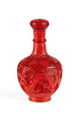 Vaso in lacca rossa. 23x13 cm ca. Vaso in lacca rossa decorata con drago. Cina.