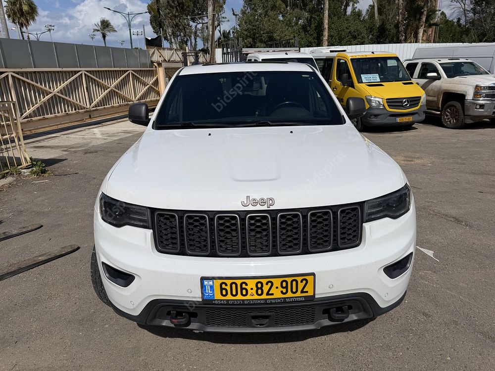 ג'יפ גרנד צ'ירוקי מודל 2021. 223,791 ק"מ, יד נוכחית: ראשונה, בעלות נוכחית: פרטי