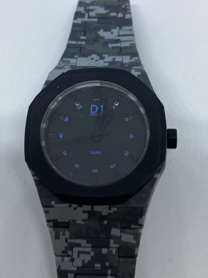 D1 Milano Essential. שנת ייצור: שנות ה - עד היוםחומר: פוליקרבונאטמנגנון: קוורץמידות: 40 מממין: 