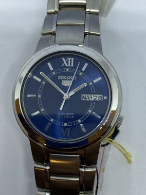 Seiko 5 Day Date. שנת ייצור: שנות ה - 2000+ חומר: פלדה מנגנון: אוטומטי מידות: 36.5 ממ מין: גבר 
